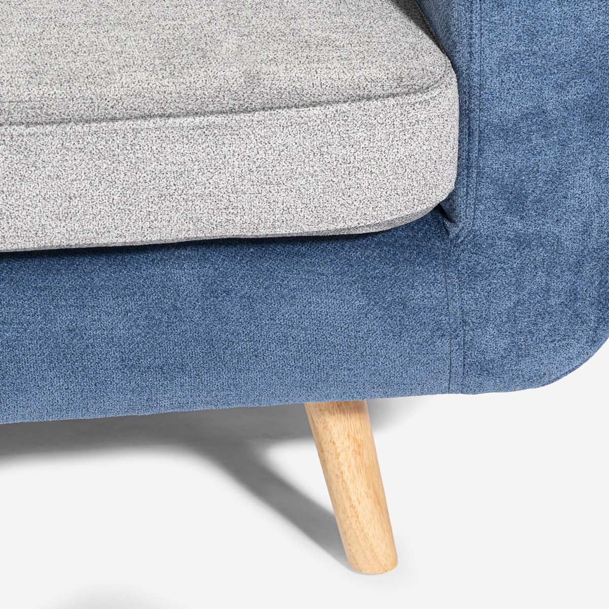 Sofa 2-Sitzer aus zweifarbigem grauem und blauem Stoff mit Wechselkissen Biko Katalog