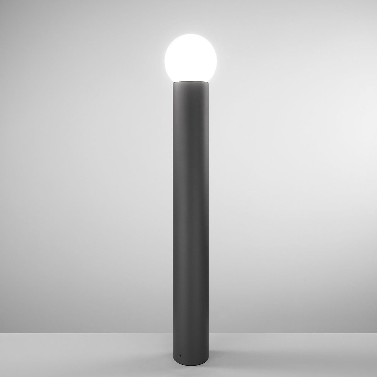 Lampadaire de jardin h100cm avec diffuseur lumineux en forme de sphère Skittle Promotion
