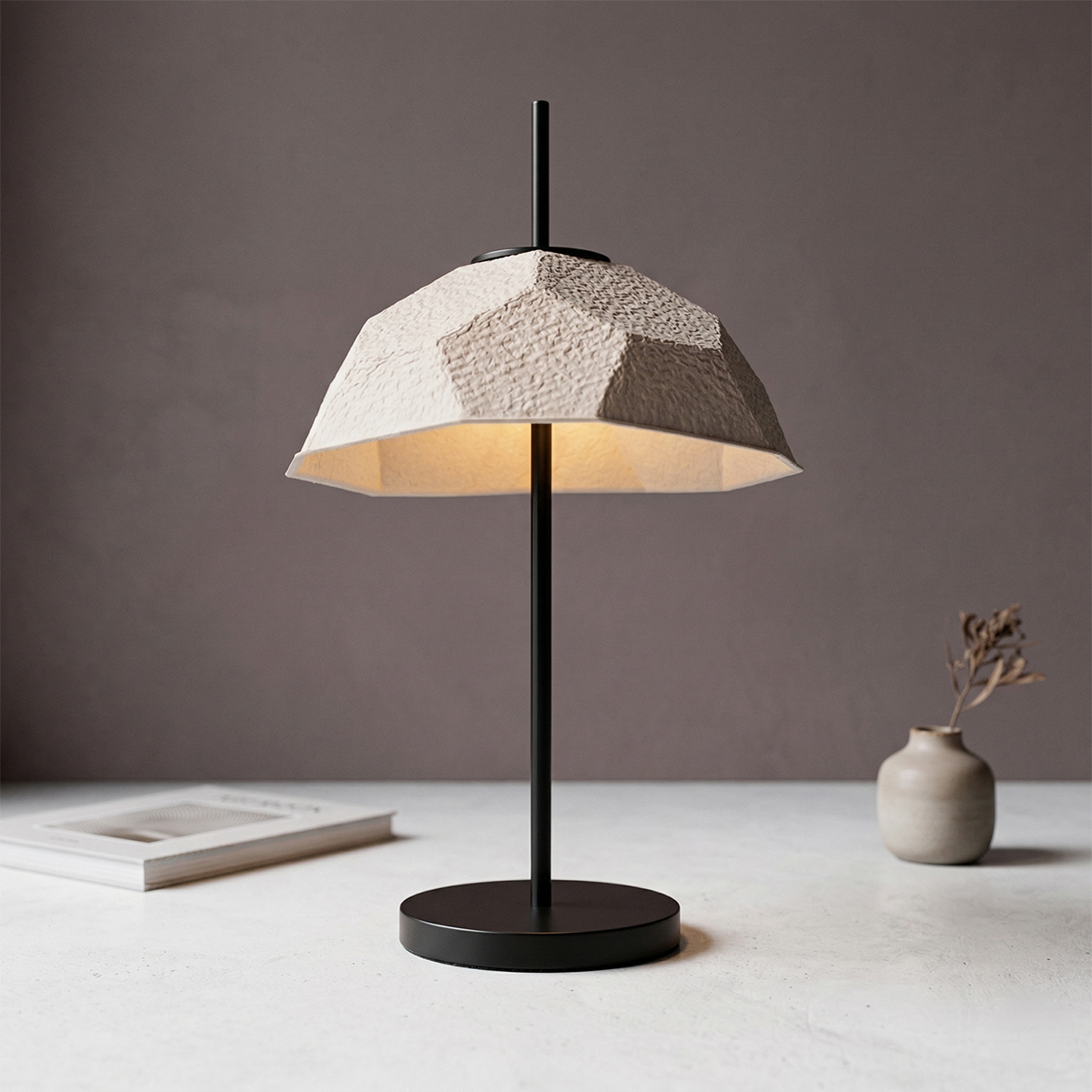 Umweltfreundliche Tischlampe im geometrischen Design Turtle