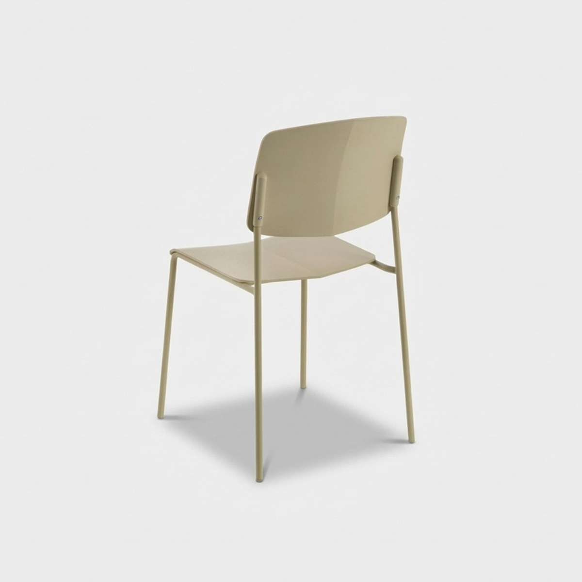 Lot de 4 chaises modernes empilables en polypropylène pour cuisine et salle à manger Vega