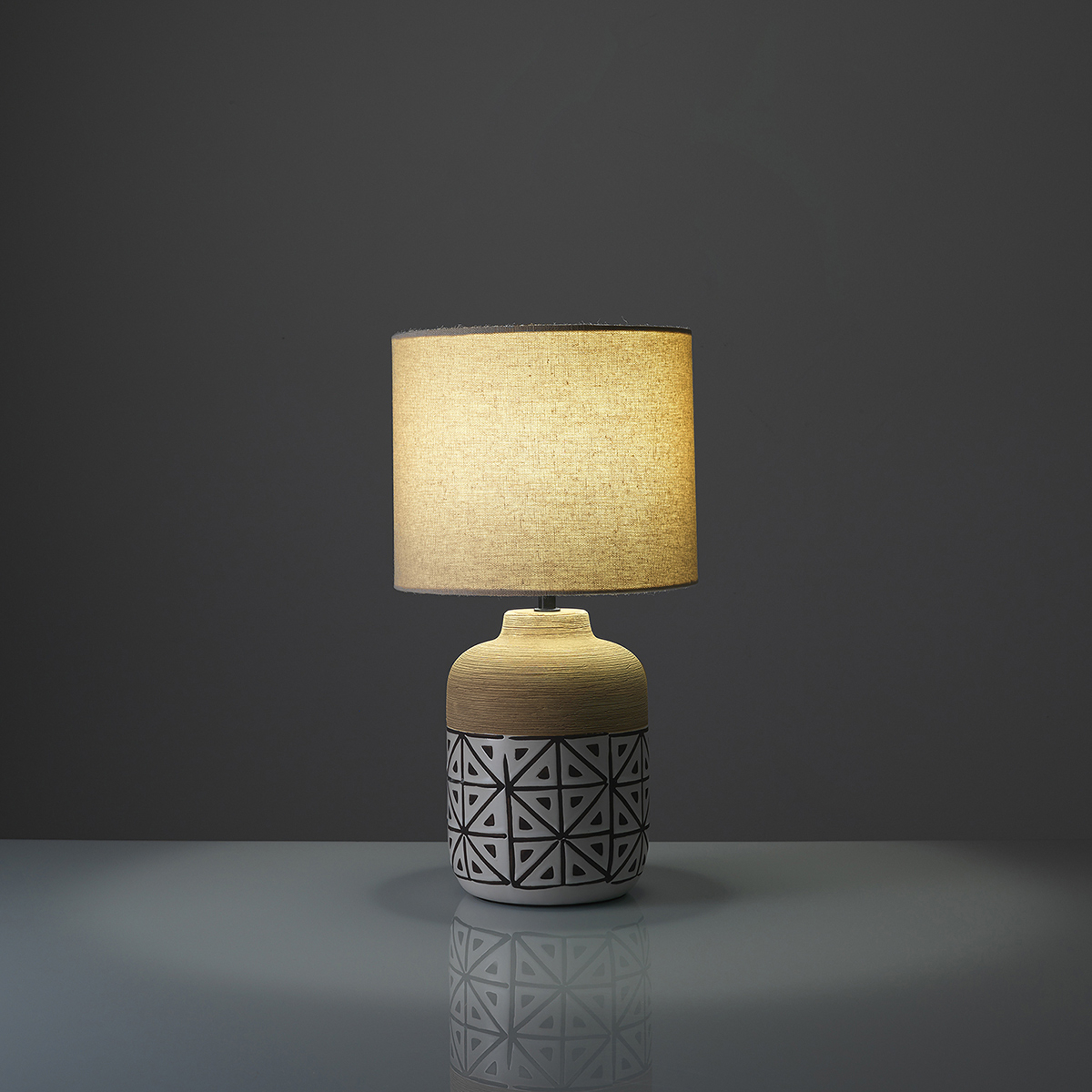 Lámpara de mesa de cerámica con pantalla Fioriva A