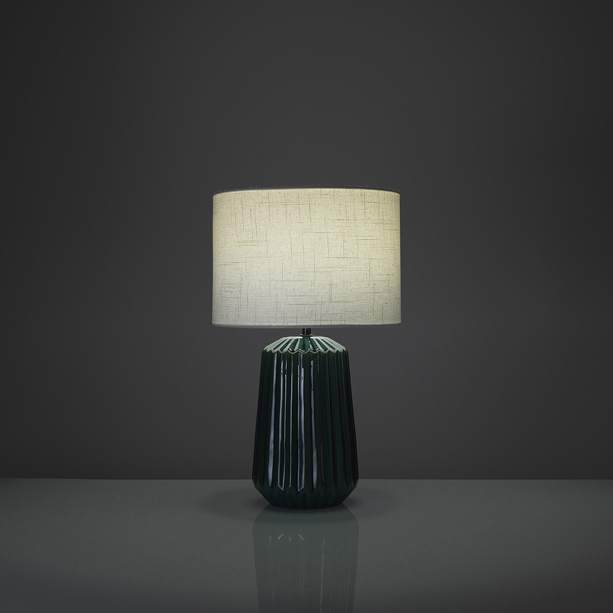 Lámpara de mesa de cerámica con pantalla de tela Vivara