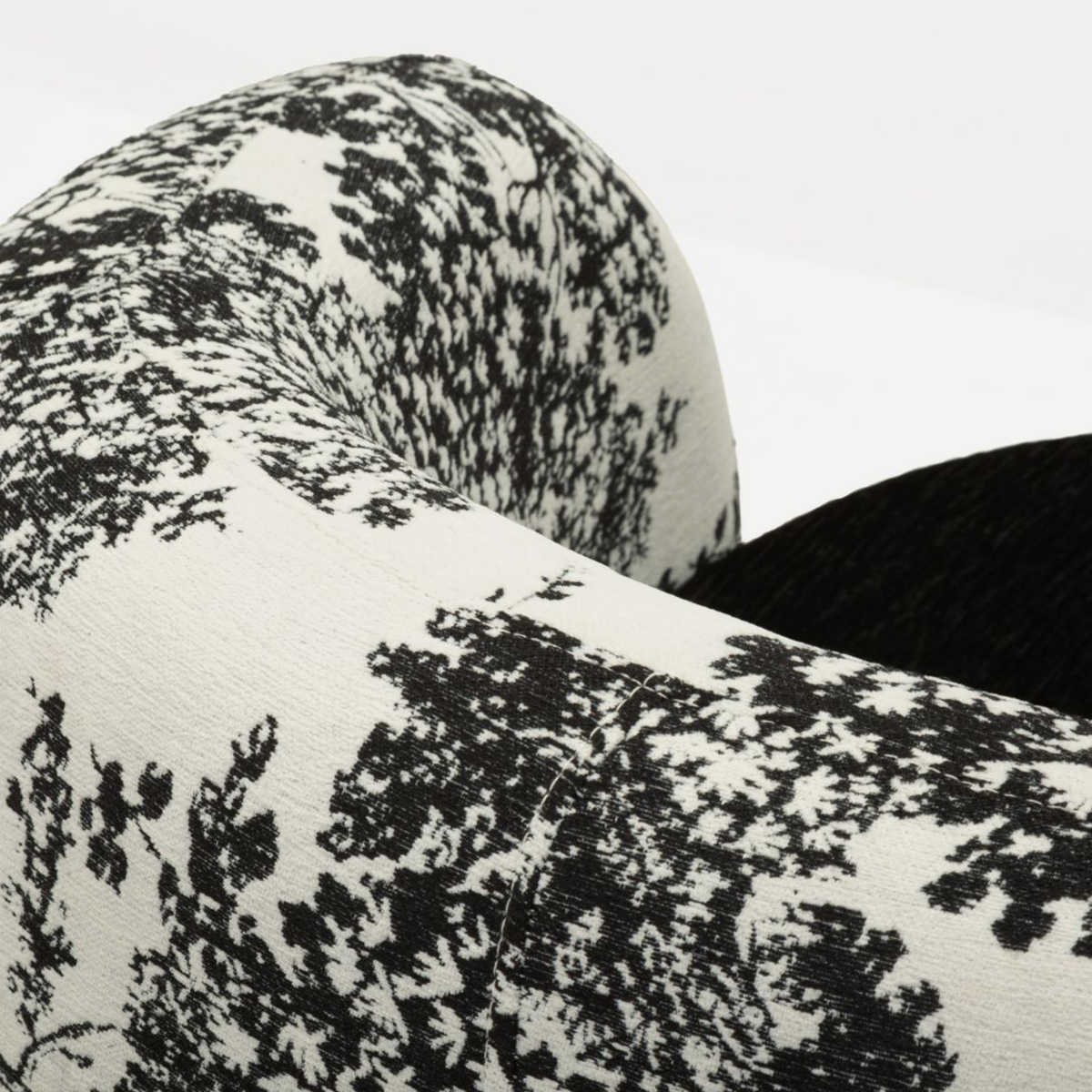Sillón tapizado de diseño oriental Okinawa Monochrome Haven