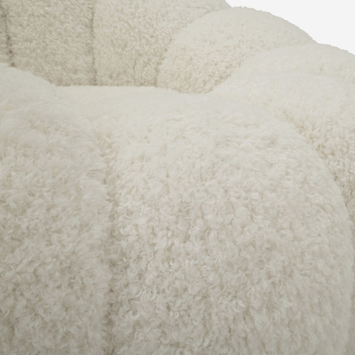 Sillón moderno tapizado para salón Boubble Ivory Embrace