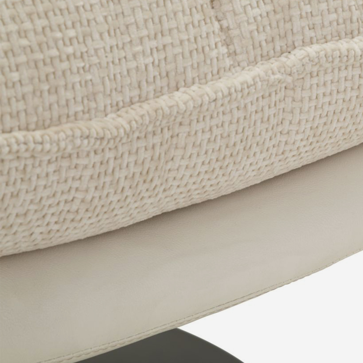 Sillón giratorio tapizado de diseño retro Poise