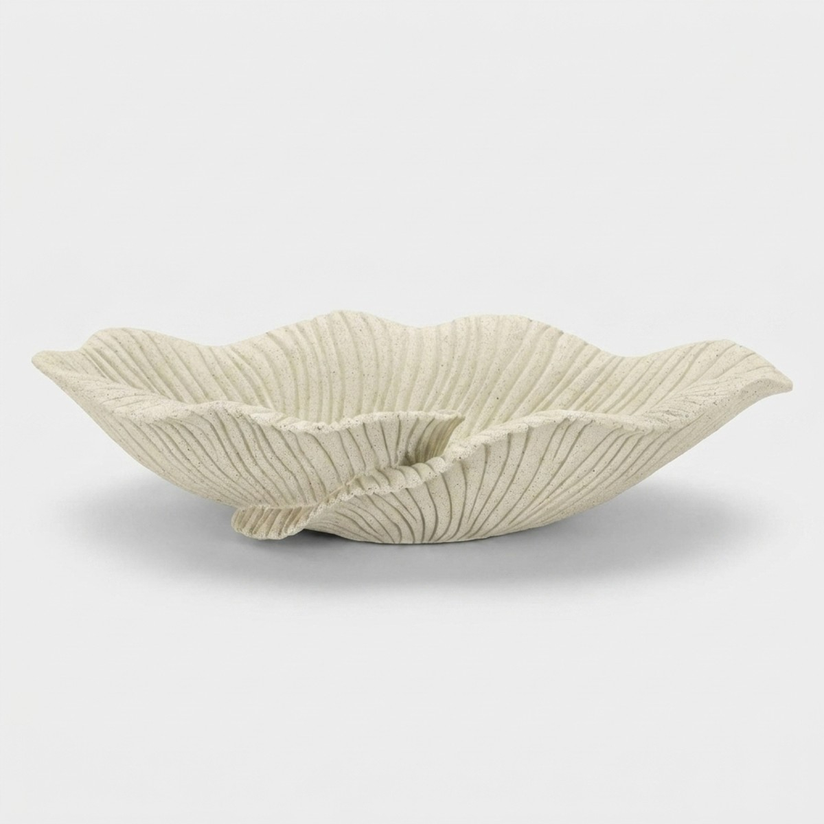 Centro de mesa decorativo de poliresina Sand Petal Silhouette