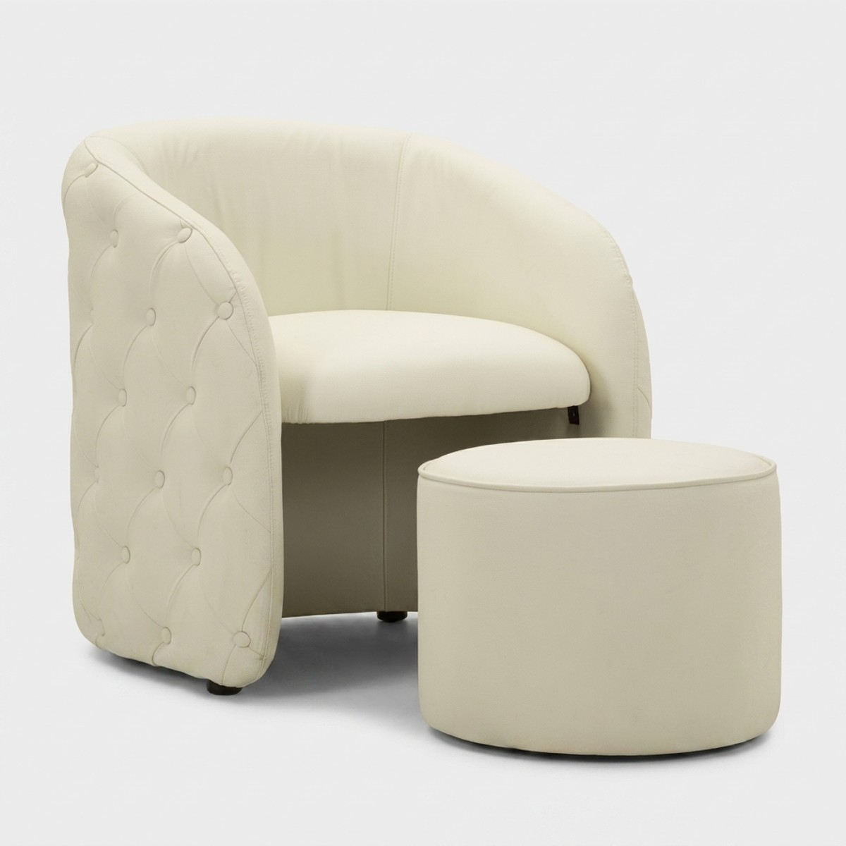 Sillón tapizado con reposapiés de polipiel Zagabria