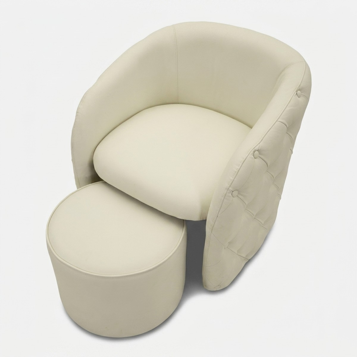 Sillón tapizado con reposapiés de polipiel Zagabria