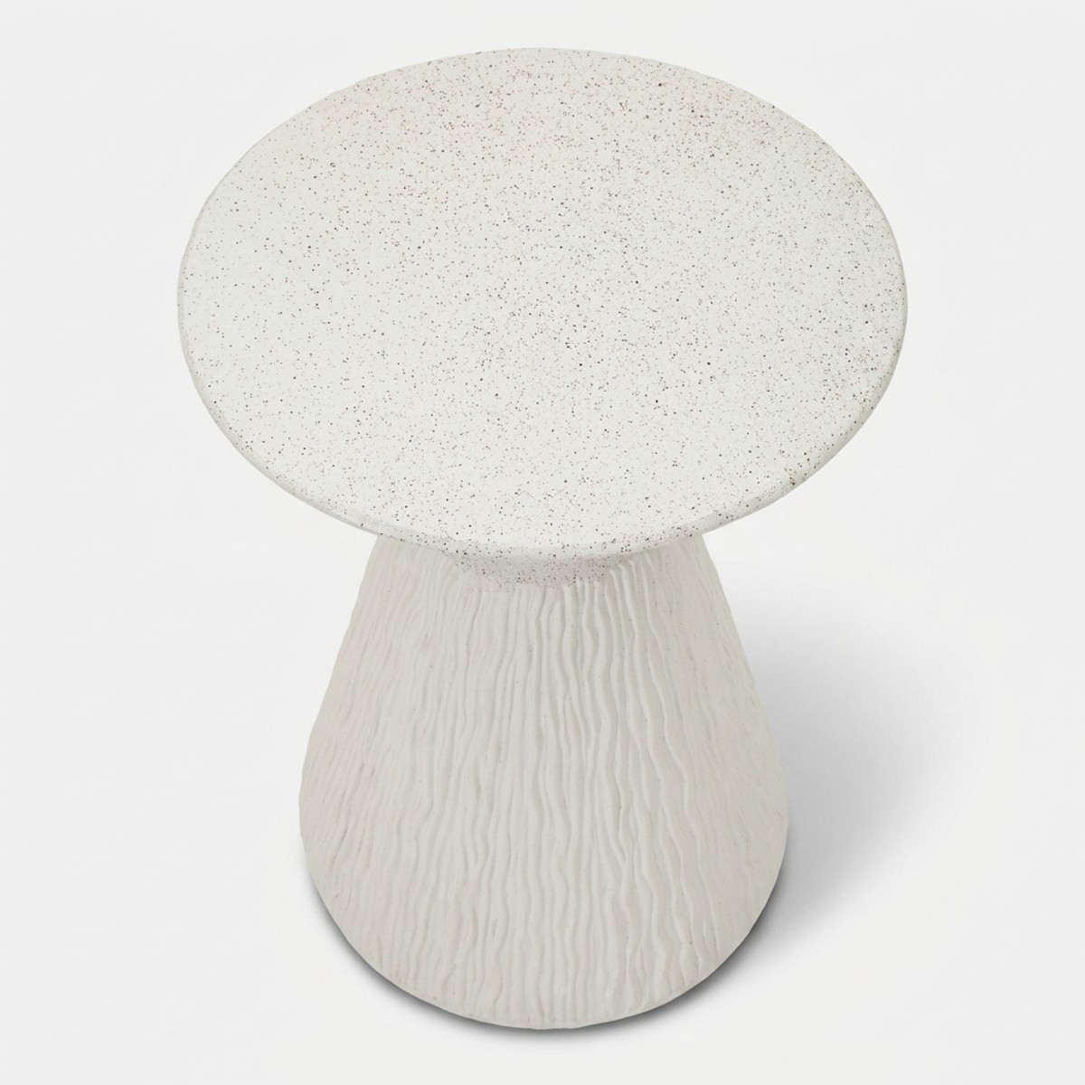 Mesa auxiliar para interior y exterior en MGO Cone
