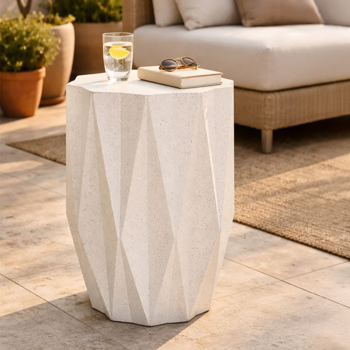 Mesa auxiliar de salón para interior y exterior en MGO Star