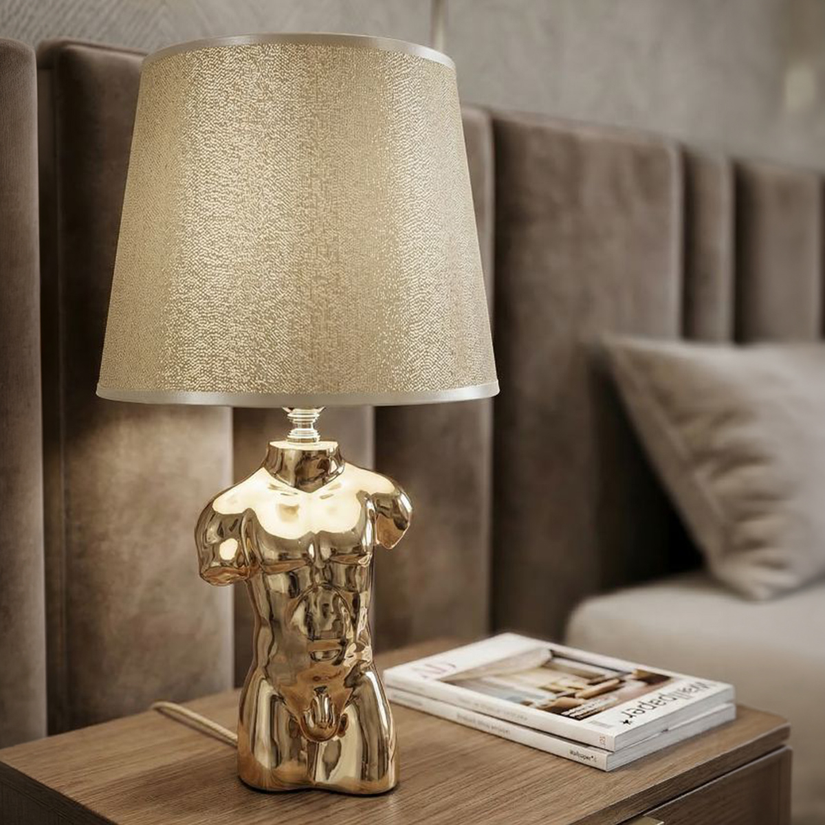 Lámpara de mesita de noche de cerámica con pantalla Glam Man