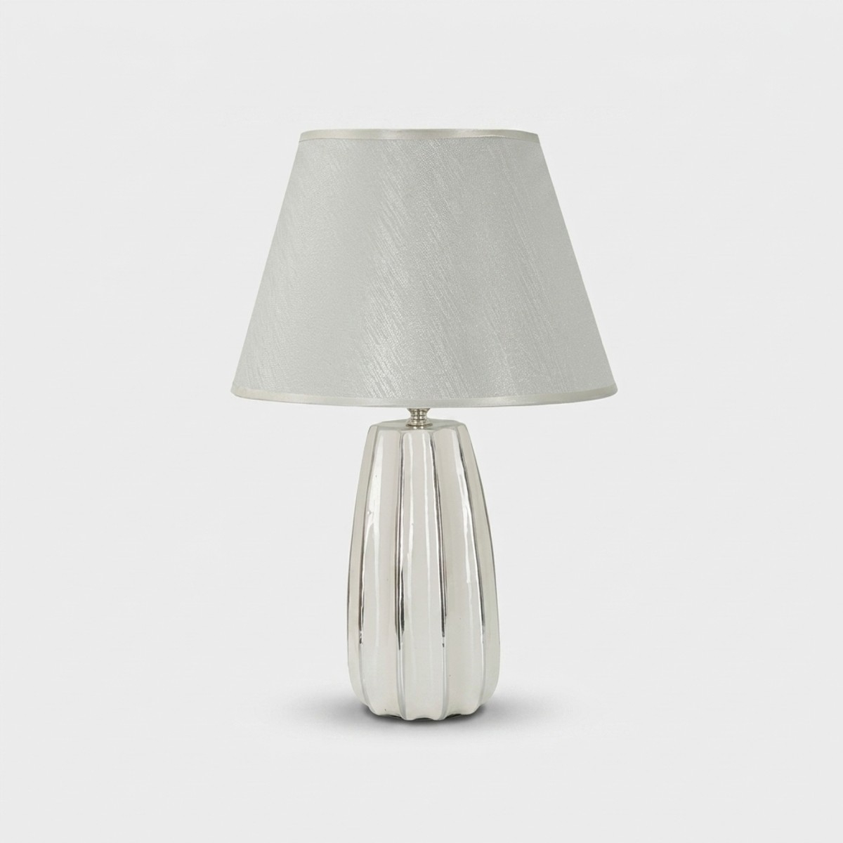 Lámpara de mesa de cerámica con pantalla Emmi