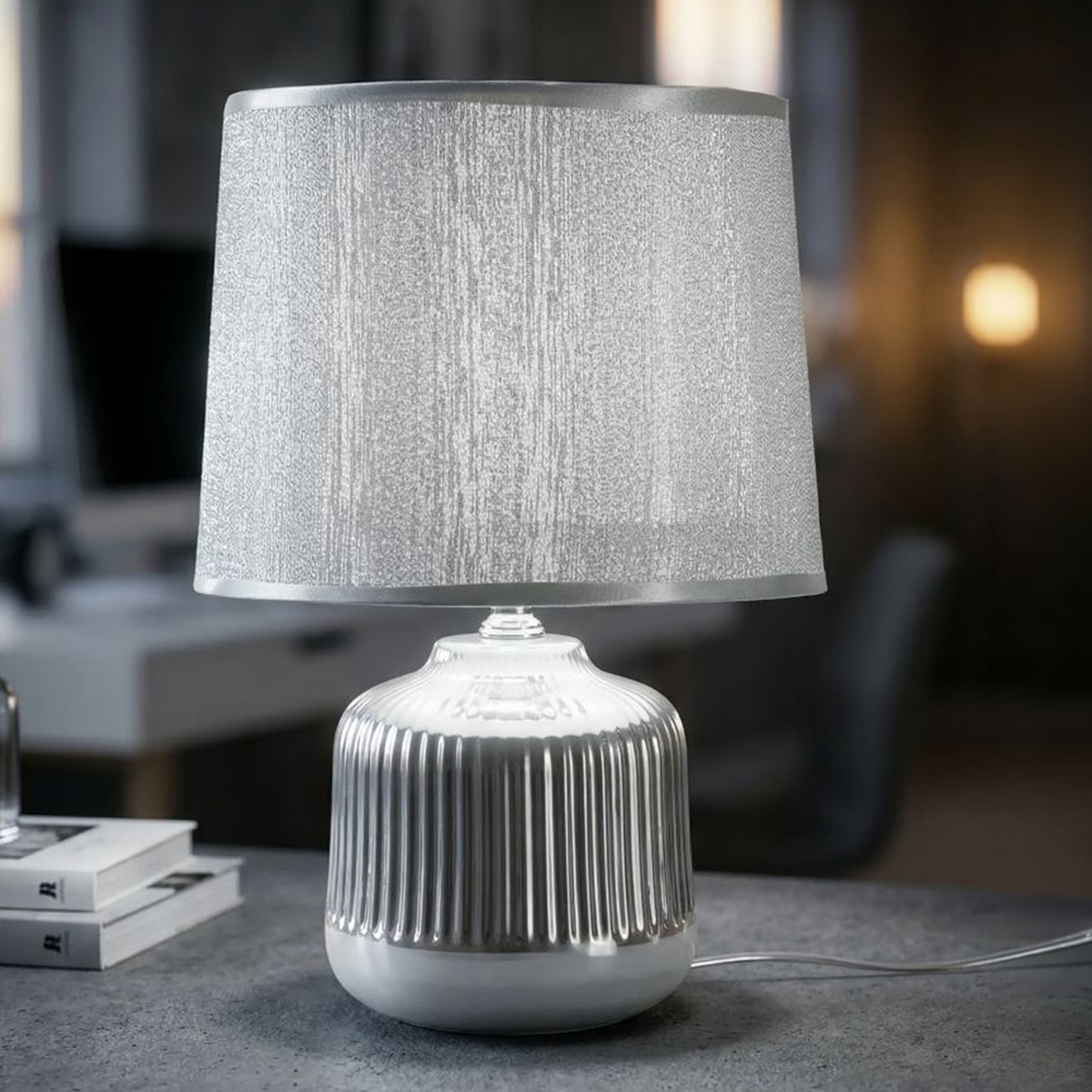 Lampada da tavolo in ceramica con paralume Lucina