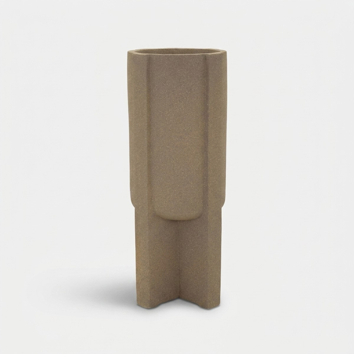 Vase d’extérieur design en résine Moai 80