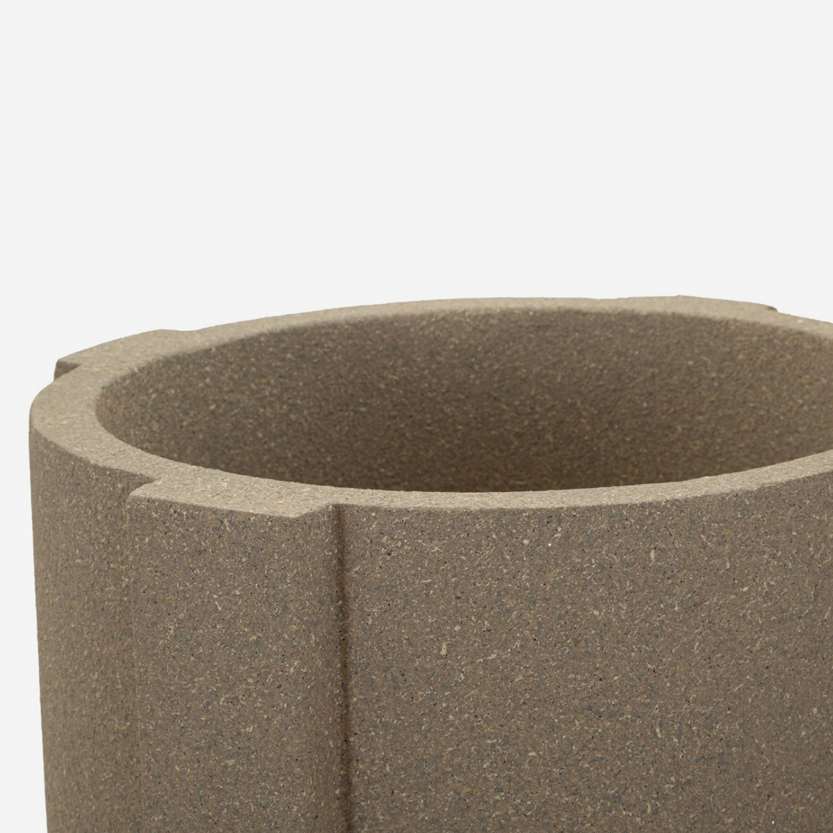 Vase d’extérieur design en résine Moai 80