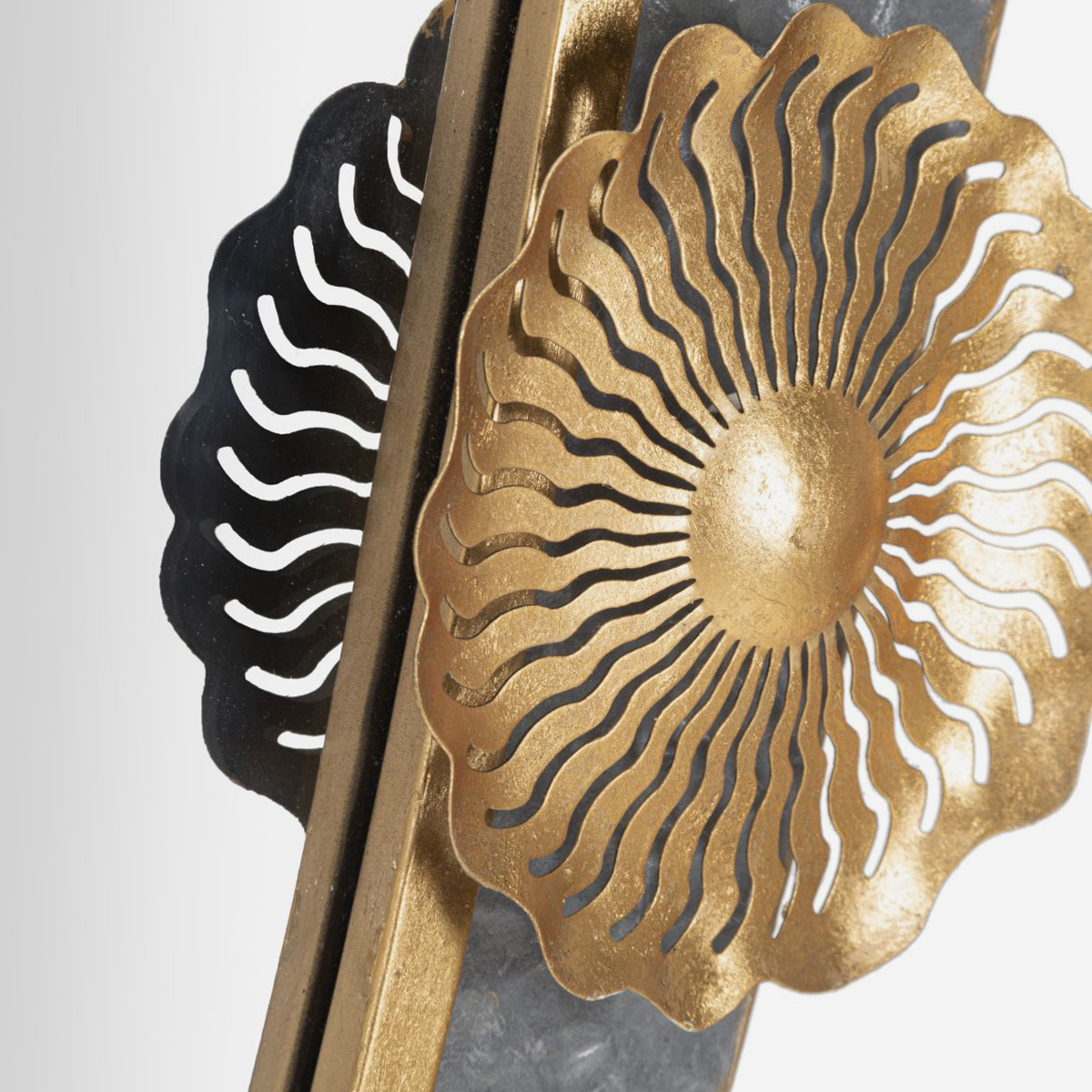 Specchio da parete di design in metallo Art