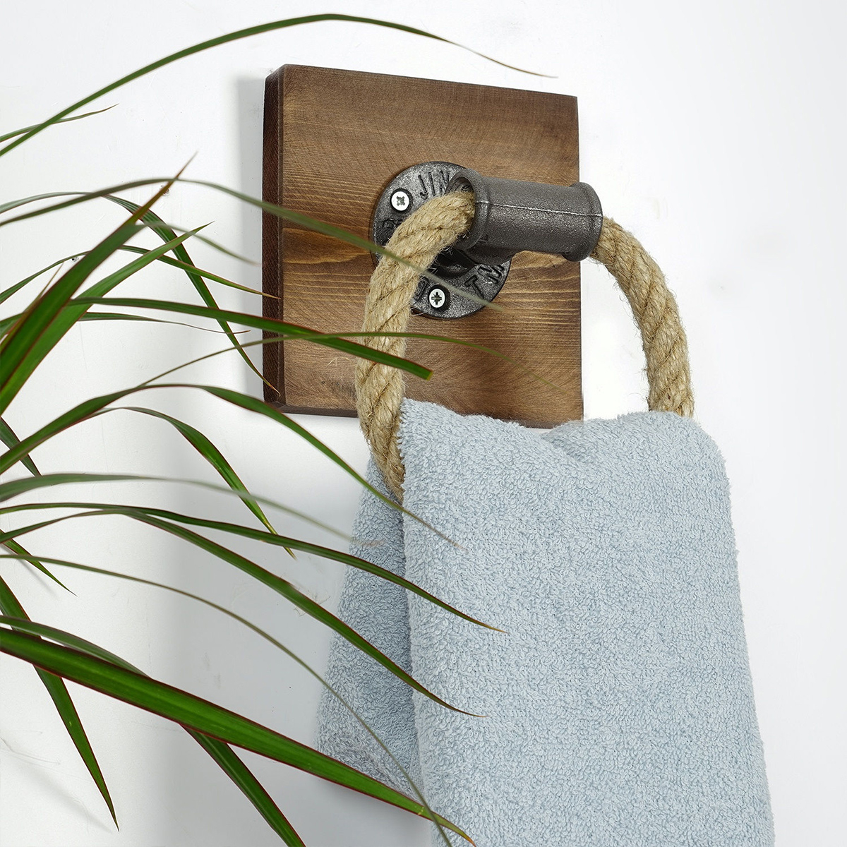 Toallero de pared de madera y metal Hearth