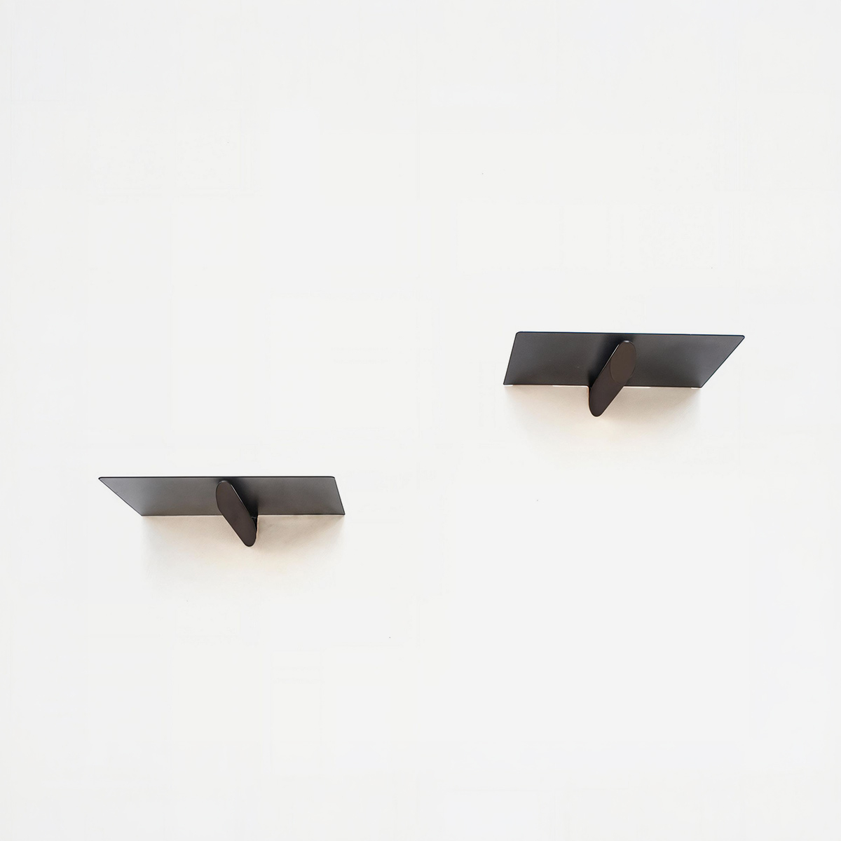 Estante de pared decorativo de metal Nytharis