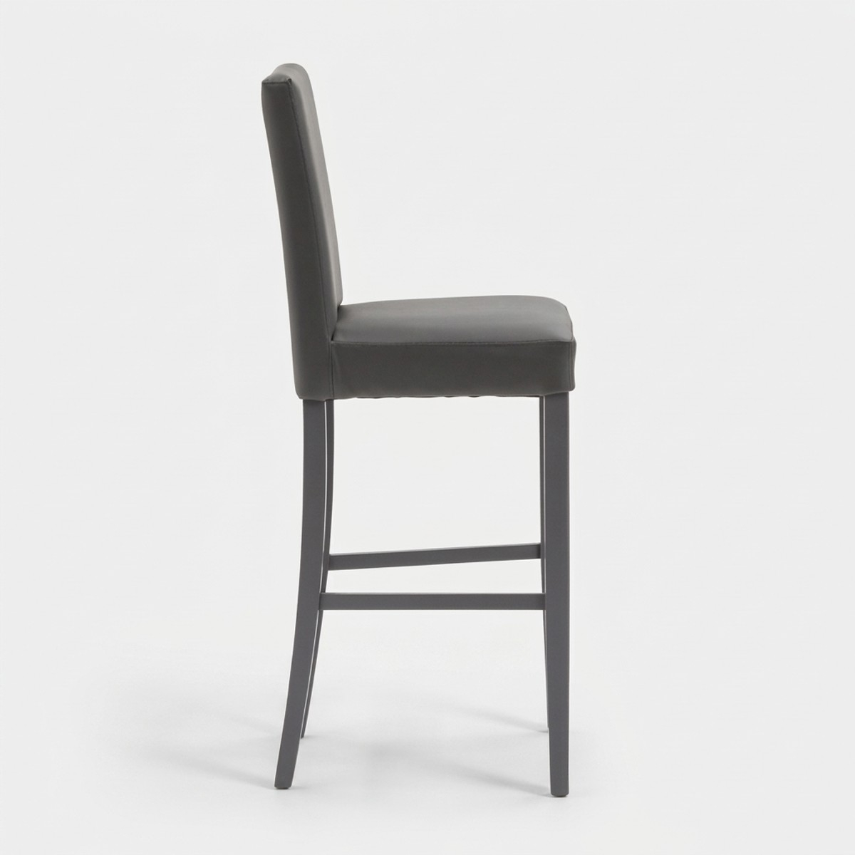 Sgabello alto in ecopelle con gambe in legno Julia