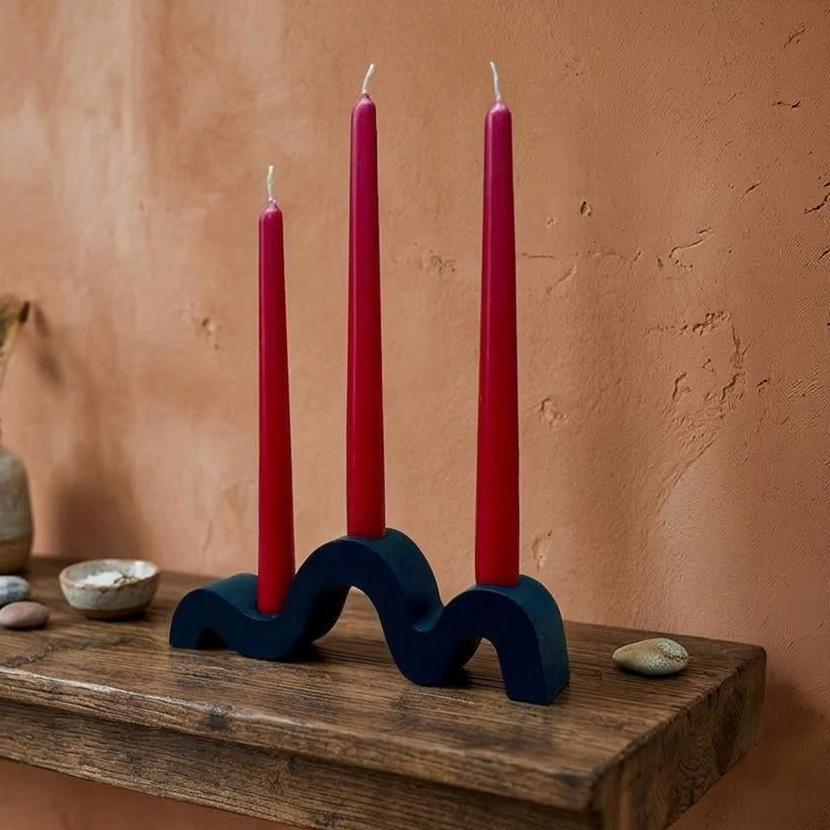 4-teiliges Kerzenhalter-Set mit Dekokerzen Wavy Schwarz